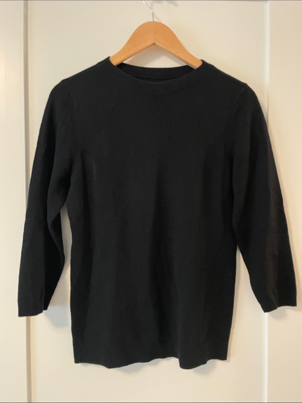 100% Cashmere Black Crewneck Women's Sweater
